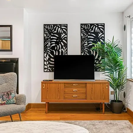 Stylish Next To Paddington Station