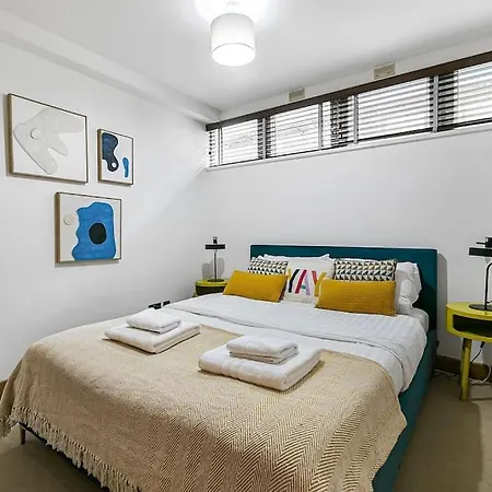 Stylish Next To Paddington Station Apartment