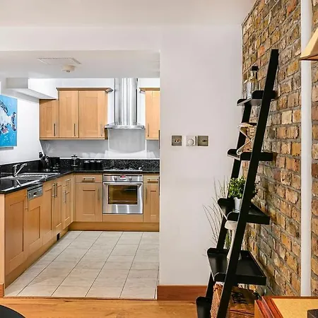 Stylish Next To Paddington Station London