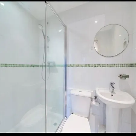 Amazing River View 2 Bedroom Apartment, Sleeps 6 , Balcony And Parking Apartment *
