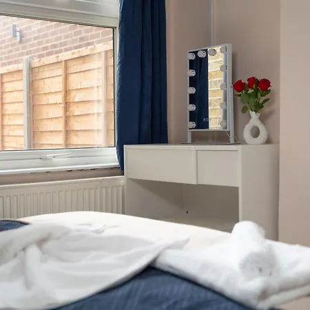 Beautiful 2 Bedroom With Private Garden In Wimbledon - Minutes From Apartment London