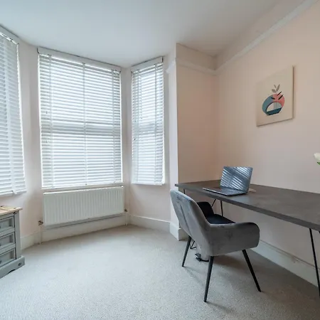 Beautiful 2 Bedroom With Private Garden In Wimbledon - Minutes From *