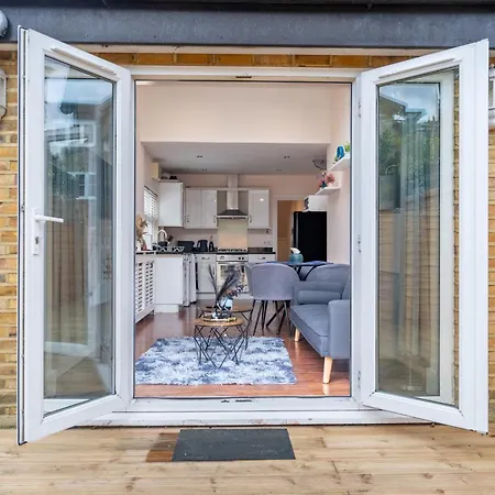 Beautiful 2 Bedroom With Private Garden In Wimbledon - Minutes From