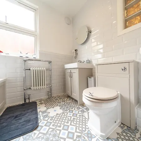 Beautiful 2 Bedroom With Private Garden In Wimbledon - Minutes From Apartment