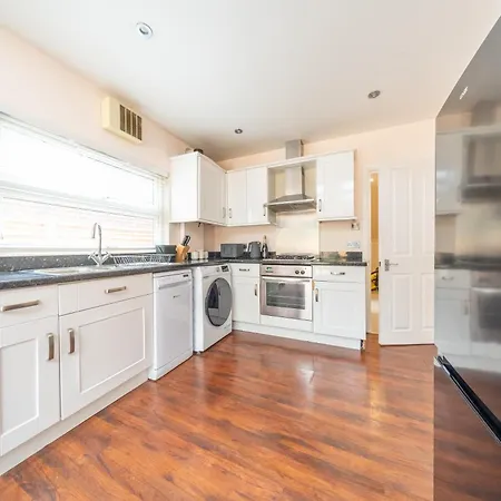 Beautiful 2 Bedroom With Private Garden In Wimbledon - Minutes From London