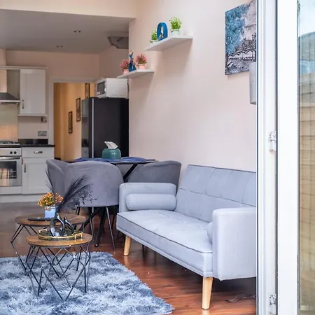 Beautiful 2 Bedroom With Private Garden In Wimbledon - Minutes From