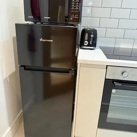 Chic E10 Apartment