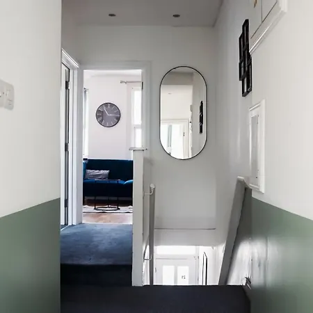 Modern Cosy 2 Bedroom House In Tooting Apartment *