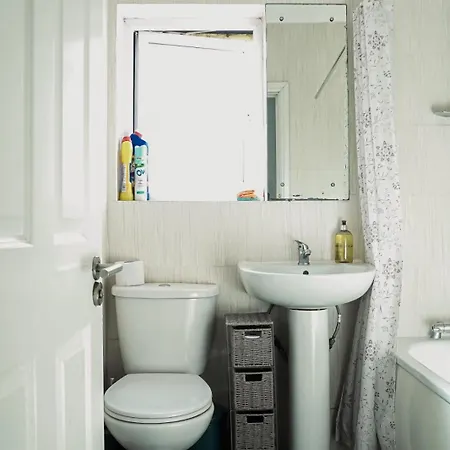 Modern Cosy 2 Bedroom House In Tooting Apartment