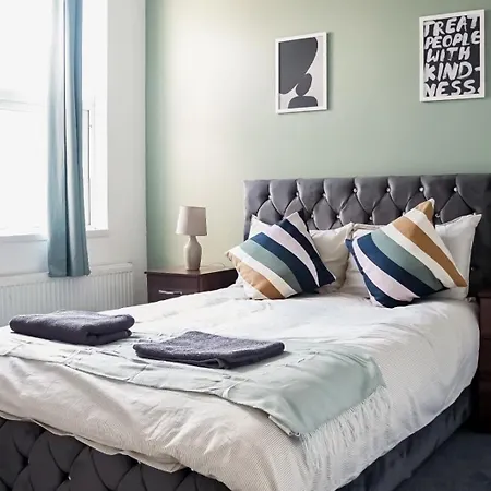 Modern Cosy 2 Bedroom House In Tooting