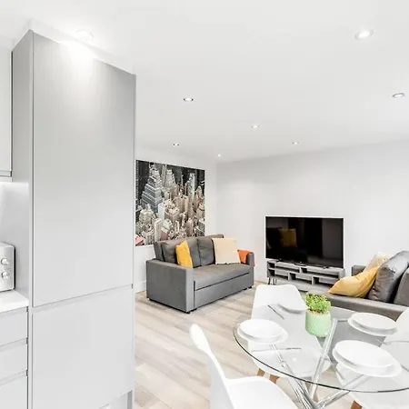 Lux St Johns Wood - Sleeps 7