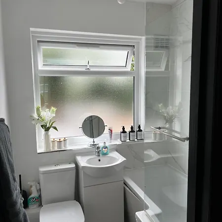 Stunning Open Plan 3 Bedroom House Holiday home Enfield