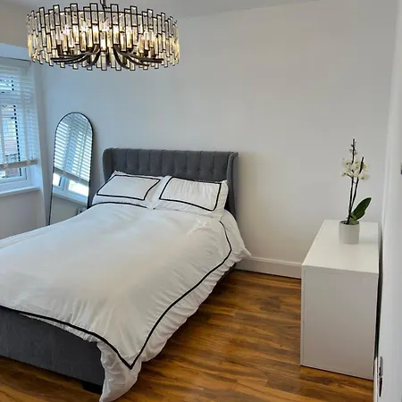 Holiday home Stunning Open Plan 3 Bedroom House Enfield