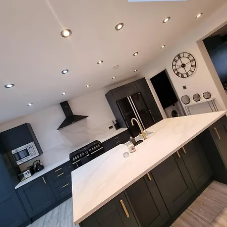 Holiday home Stunning Open Plan 3 Bedroom House Enfield
