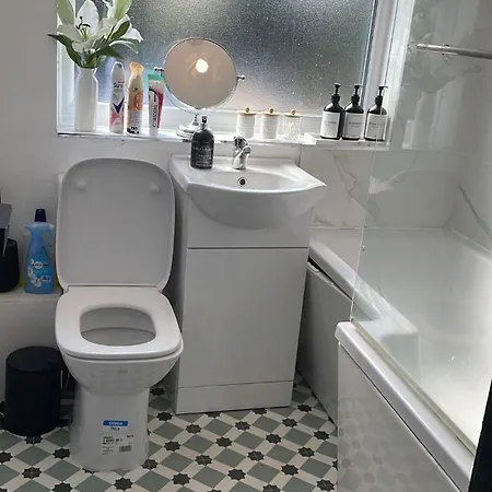 Stunning Open Plan 3 Bedroom House *