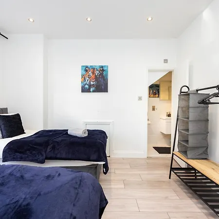 Modern 3 Bedroom With Ensuite