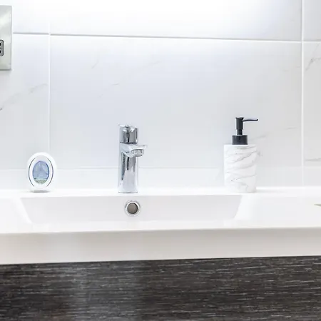 Modern 3 Bedroom With Ensuite Apartmán *