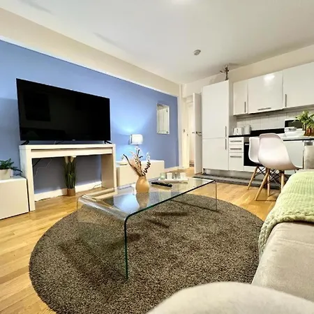 Edgware Road Beautiful Two Bedroom *