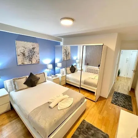 Edgware Road Beautiful Two Bedroom * London