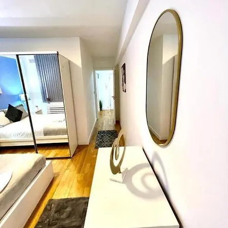 Edgware Road Beautiful Two Bedroom * London