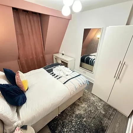 Three Bedroom Near Eye *