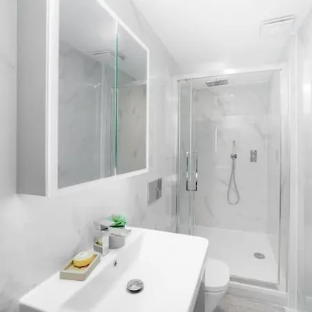Luxaway Mews House St Johns Wood - Sleeps Up To 11 London