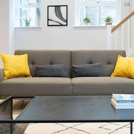 Holiday home Luxaway Mews House St Johns Wood - Sleeps Up To 11