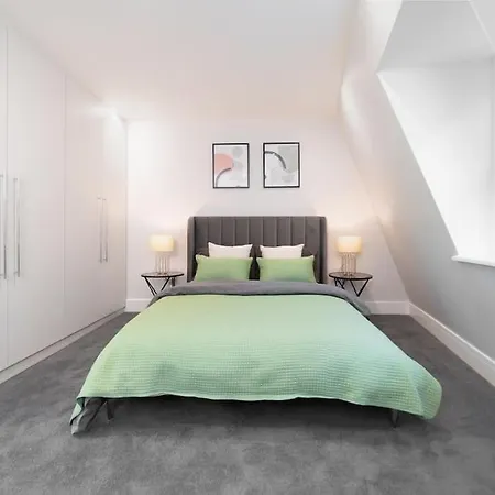 Luxaway Mews House St Johns Wood - Sleeps Up To 11 Holiday home *