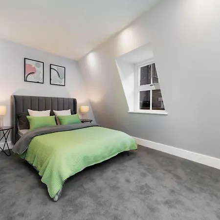 Luxaway Mews House St Johns Wood - Sleeps Up To 11 Holiday home