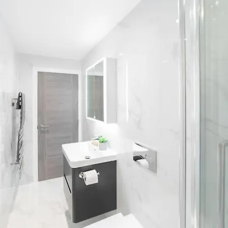 Luxaway Mews House St Johns Wood - Sleeps Up To 11 London