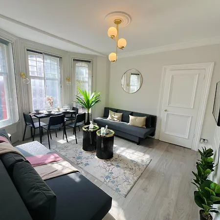 Apartment Mansion In London