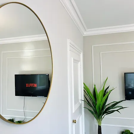 Mansion In Apartment *