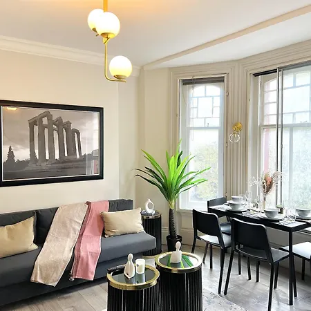 Apartment Mansion In London