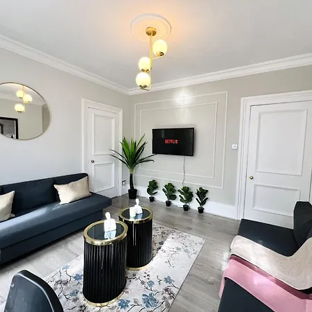 Mansion In Apartment *