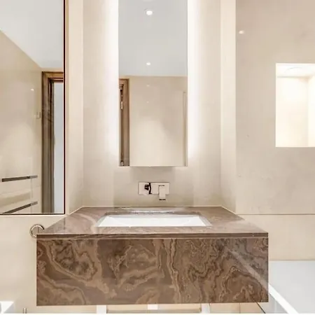 Chelsea Harbour Luxury 2 Bedroom