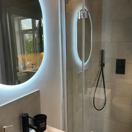 Luxury Double In Modern Renovated House Guest house Catford