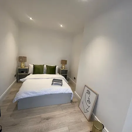 Luxury Double In Modern Renovated House Catford