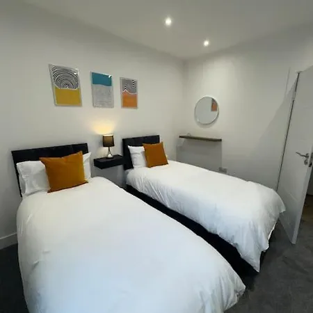 The Upper Tooting Beauty - 2bed Ground Floor Flat * London