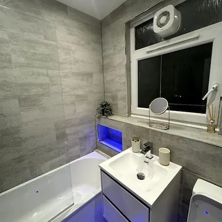 The Upper Tooting Beauty - 2bed Ground Floor Flat Apartment London