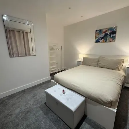 The Upper Tooting Beauty - 2bed Ground Floor Flat London