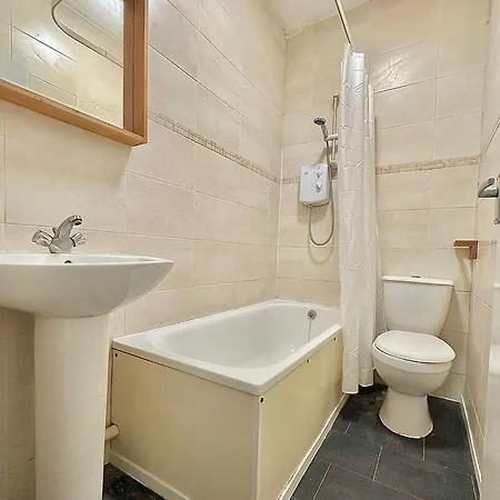 Golders 2 Apartment