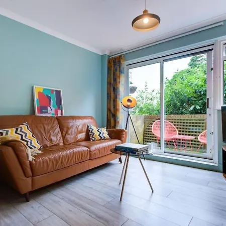 Apartment Stylish Quiet Garden Flat With Parking In London Zone 4 Bromley