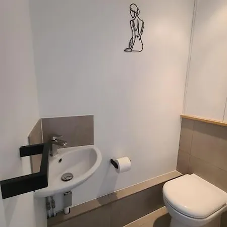 Apartment Stylish Quiet Garden Flat With Parking In London Zone 4 *