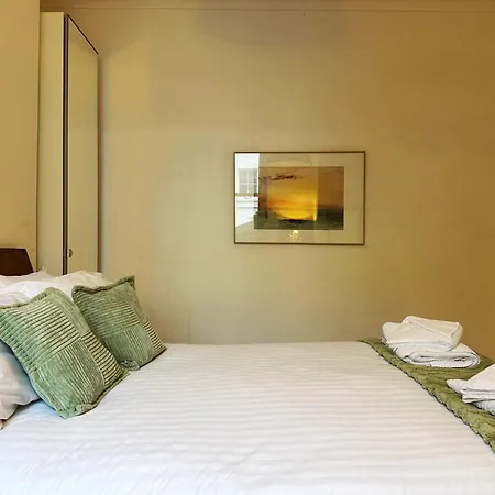 Theo's 2 Bedroom In *