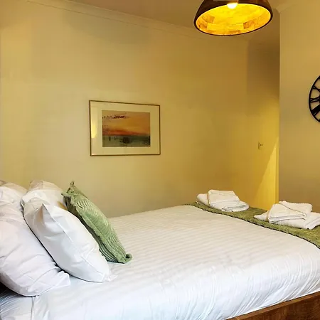 Theo's 2 Bedroom In * London