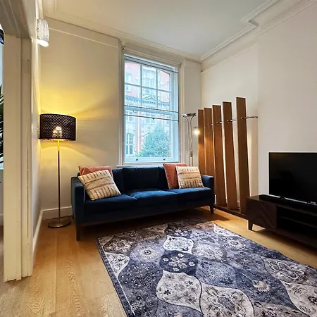 Theo's 2 Bedroom In Apartment *