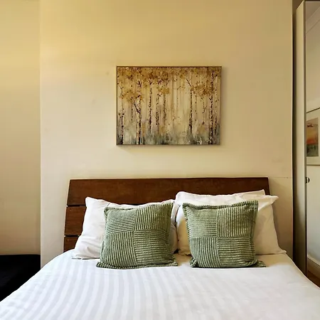 Theo's 2 Bedroom In Apartment London