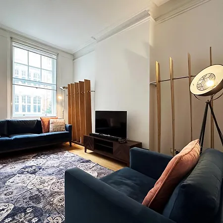 Theo's 2 Bedroom In * London