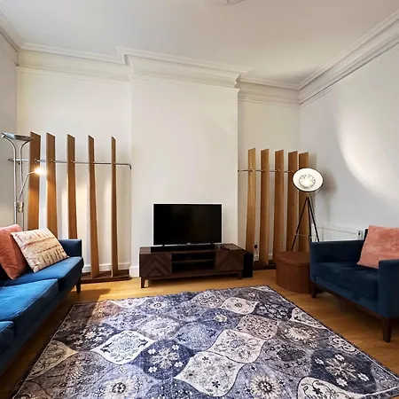 Theo's 2 Bedroom In *