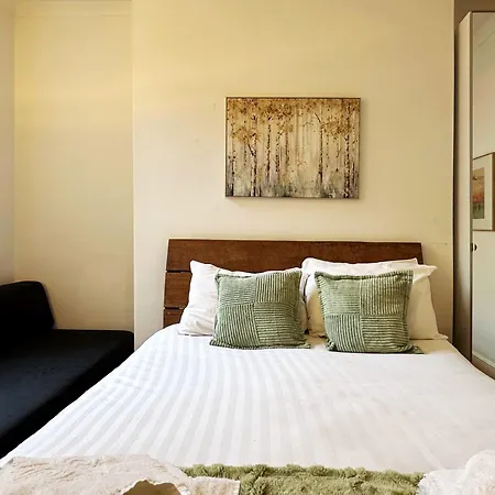 Theo's 2 Bedroom In London